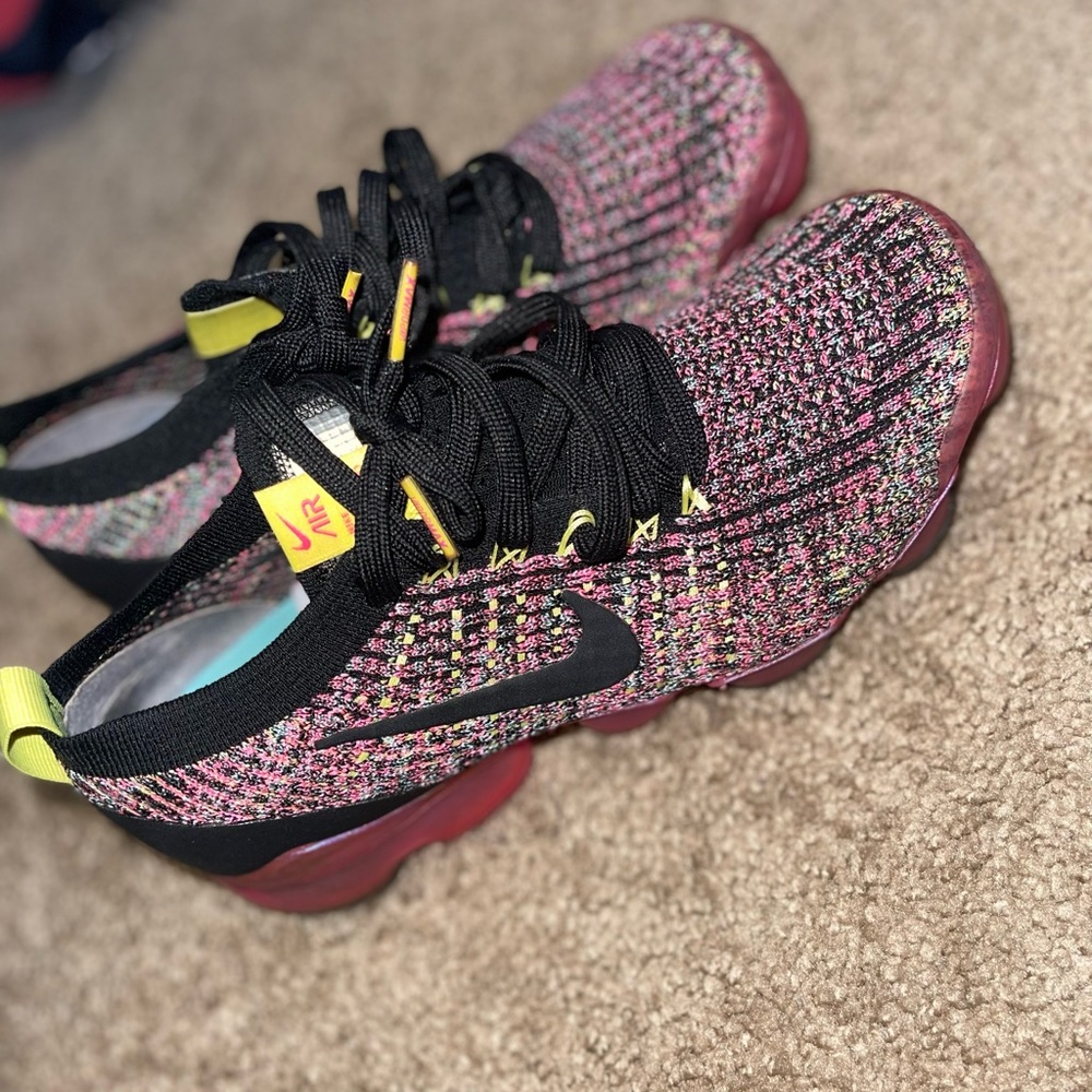 WOMENS NIKE VAPOR MAX